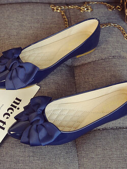 รองเท้าแฟชั่นผู้หญิงส้นเตี้ย ใส่สบาย มีขนาดให้สั่งซื้อ 35 36 37 38 39 40 สนใจทักแชท ฟรีค่าส่ง!