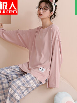 ชุดนอนผู้หญิง