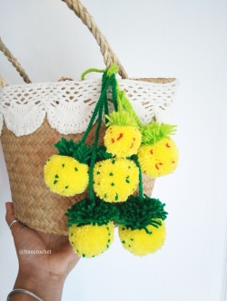 กระเป๋าสานกระจูดประดับสับปะรด grajood basket weave bags เหลือง 6นิ้ว