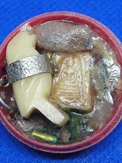 ตลับสีผึ้งสาริกา หลวงพ่อสุด วัดกาหลง