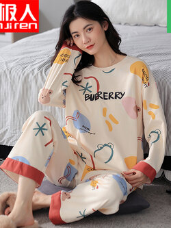 ชุดนอนผู้หญิง