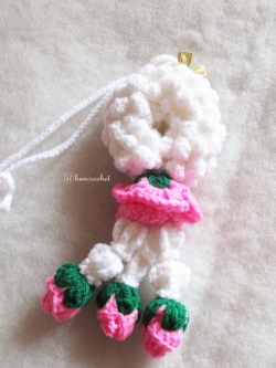 พวงมาลัยกุหลาบถักแขวนหน้ารถ / แขวนกระจกรถ ถักโครเชต์ thai garland crochet hanging