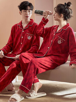 ชุดนอนผู้หญิง