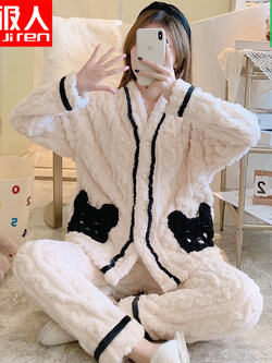 ชุดนอนผู้หญิง