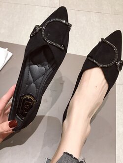 รองเท้าแฟชั่นผู้หญิงส้นเตี้ย ใส่สบาย มีขนาดให้สั่งซื้อ 35 36 37 38 39 40 สนใจทักแชท ฟรีค่าส่ง!