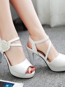 รองเท้าแฟชั่น รองเท้าส้นสูง