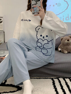 ชุดนอนผู้หญิง