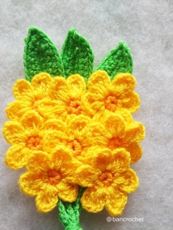Bancrochet ช่อดอกไม้จิ๋วถักโครเชต์ Mini flower bouquet crochet สีเหลืองมัตตาร์ต 5 นิ้ว