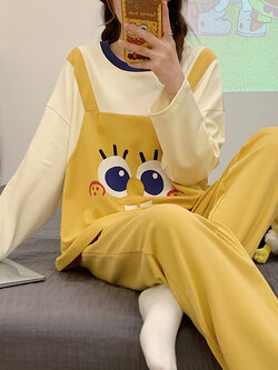 ชุดนอนผู้หญิง