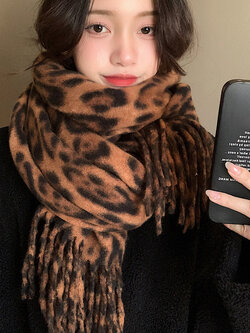 ผ้าพันคอ ผ้าคลุมไหล่ ไอเทมคู่ใจ ใส่ได้ทุกซีซั่น!