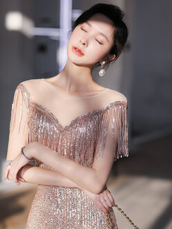 ชุดราตรี ชุดราตรีสวยหรู แบบ ทันสมัย Evening dress