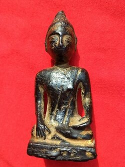 พระพุทธรูปไม้แกะลงรักเก่า