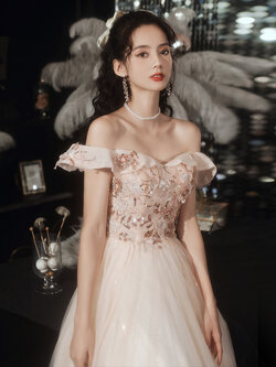 ชุดราตรี ชุดราตรีสวยหรู แบบ ทันสมัย Evening dress