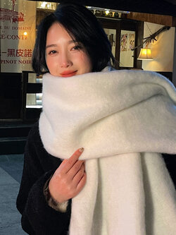 ผ้าพันคอ ผ้าคลุมไหล่ ไอเทมคู่ใจ ใส่ได้ทุกซีซั่น!