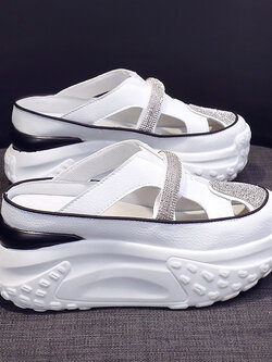 รองเท้าผ้าใบเสริมส้นสูง ไซต์35-39 สนใจทักแชท ฟรีค่าส่ง!