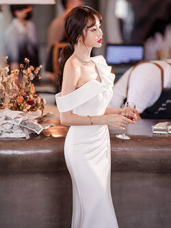 ชุดราตรี ชุดราตรีสวยหรู แบบ ทันสมัย Evening dress