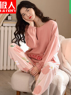 ชุดนอนผู้หญิง