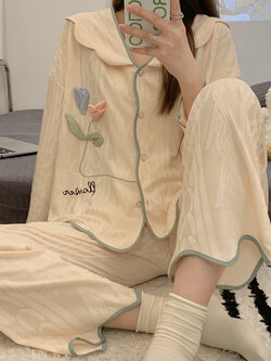 ชุดนอนผู้หญิง