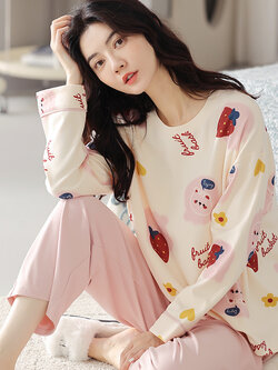 ชุดนอนผู้หญิง