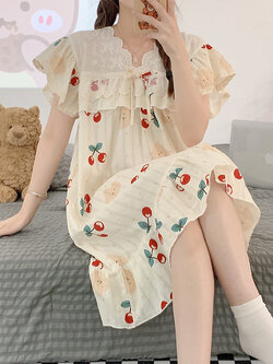 ชุดนอนผู้หญิง