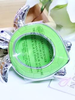 Bath & Body Works / Car Fragrance Holder (Green Turtle) *Visor Clip