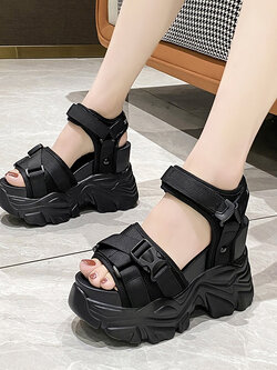 รองเท้าผ้าใบเสริมส้นสูง ไซต์35-39 สนใจทักแชท ฟรีค่าส่ง!