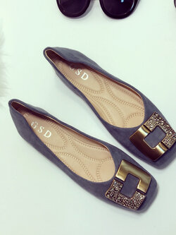 รองเท้าแฟชั่นผู้หญิงส้นเตี้ย ใส่สบาย มีขนาดให้สั่งซื้อ 35 36 37 38 39 40 สนใจทักแชท ฟรีค่าส่ง!