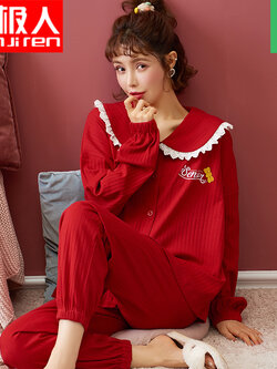 ชุดนอนผู้หญิง