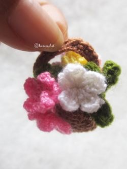 ช่อดอกไม้ใส่ตะกร้าจิ๋ว mini flowers crochet