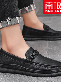 รองเท้าผ้าใบผู้ชาย