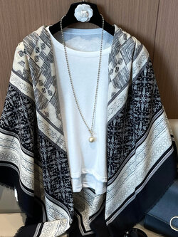 ผ้าพันคอ ผ้าคลุมไหล่ ไอเทมคู่ใจ ใส่ได้ทุกซีซั่น!