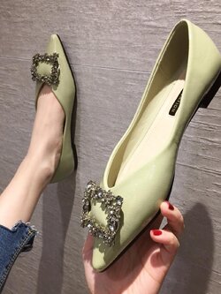 รองเท้าแฟชั่นผู้หญิงส้นเตี้ย ใส่สบาย มีขนาดให้สั่งซื้อ 35 36 37 38 39 40 สนใจทักแชท ฟรีค่าส่ง!