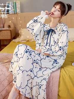 ชุดนอนผู้หญิง