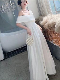 ชุดราตรี ชุดราตรีสวยหรู แบบ ทันสมัย Evening dress