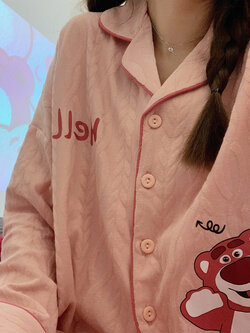 ชุดนอนผู้หญิง