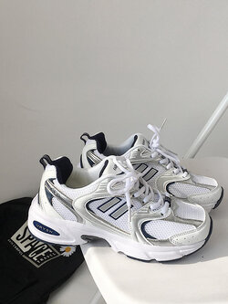 รองเท้าผ้าใบผู้หญิง