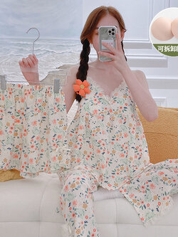 ชุดนอนผู้หญิง