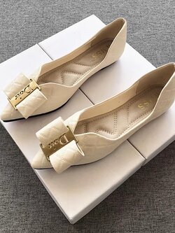 รองเท้าแฟชั่นผู้หญิงส้นเตี้ย ใส่สบาย มีขนาดให้สั่งซื้อ 35 36 37 38 39 40 สนใจทักแชท ฟรีค่าส่ง!