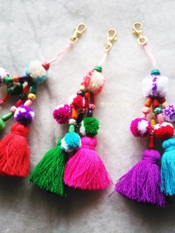 Bancrochet (ราคาส่ง) พวงกญแจพู่แขวนกระเป๋า Tassel keychains (only wholesale) สำเนา หลากสี 7 นิ้ว (inch)