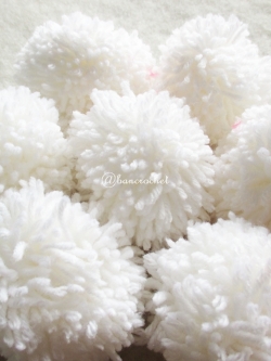 ปอมปอมไหมพรมสีขาว ขนาด 2 นิ้ว pompoms crochet