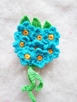 Bancrochet ช่อดอกไม้จิ๋วถักโครเชต์ Mini flower bouquet crochet สีฟ้าเข้ม 5 นิ้ว