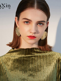 ต่างหู ตุ้มหูแฟชั่น By Suxin