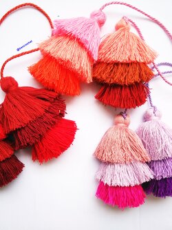 Bancrochet พู่ห้อยกระเป๋า/ที่ห้อยกระเป๋าแฮนด์เมด Tassels keychain hanging for bags เฉพาะราคาส่ง สั่งขั้นต่ำ 12 ชิ้น Only Wholesale หลากสี 4 นิ้ว