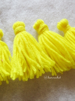 พู่สีเหลืองโครเชต์ ไหมพรม 4 ply yellow tassel crochet acrylic yarn 4 ply