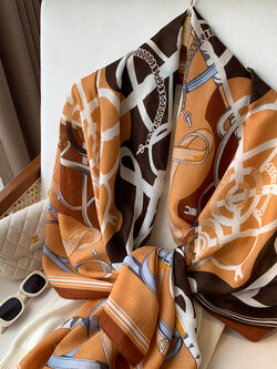 ผ้าพันคอ ผ้าคลุมไหล่ ไอเทมคู่ใจ ใส่ได้ทุกซีซั่น!