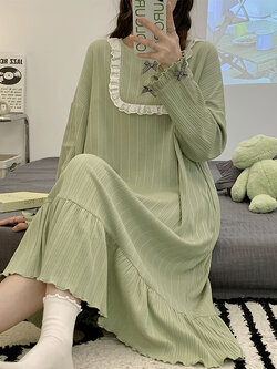 ชุดนอนผู้หญิง