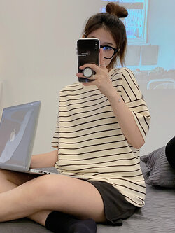 ชุดนอนผู้หญิง