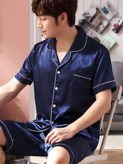 ชุดนอนผู้ชาย