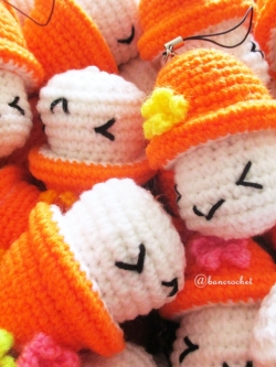 พวงกุญแจเห็ดถัก สีส้ม