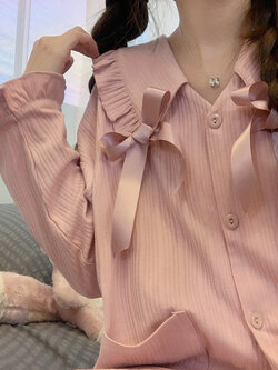 ชุดนอนผู้หญิง